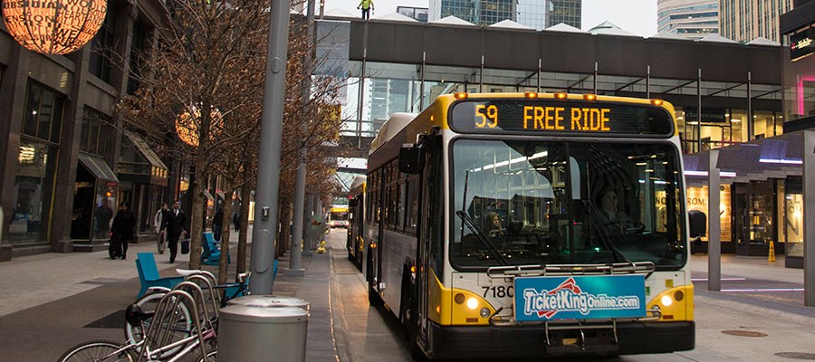 autobús de viaje gratis a lo largo de nicollet