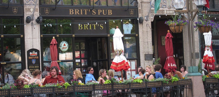 patio al aire libre en el pub británico